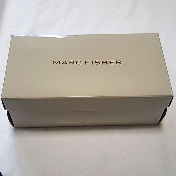Marc Fisher Women's Flats - Picture 6 of 7